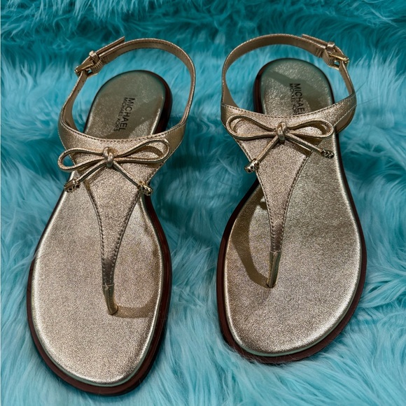 MICHAEL Michael Kors Nori Metallic Leather T-Strap Sandals. Gold. New - Picture 5 of 9